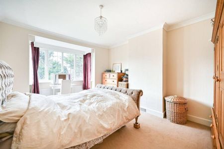 4 bedroom semi-detached house to rent - Photo 4