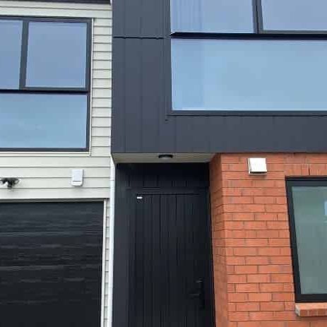 FIRST WEEKS RENT IS FREE!! Modern family home - Photo 1