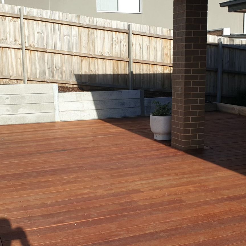 Beautiful Coastal Living – Spacious 3 Bedroom Home in Coastal View Estate - Photo 1