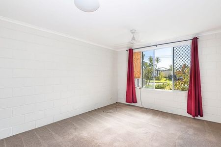 2/15 Illuka Street, Currajong - Photo 2
