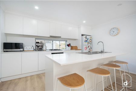 Stlylish Townhouse In Quiet Location - Photo 3