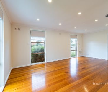 BEAUTIFUL FAMILY HOME - Photo 2