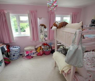 4 bedroom semi-detached house to rent - Photo 4