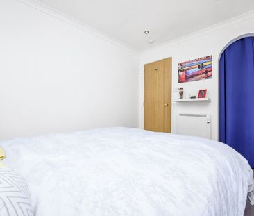 2 Bed Flat, Hardcastle Close, CR0 - Photo 2