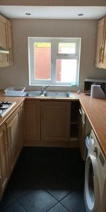 1 bedroom in a house share to rent - Photo 3