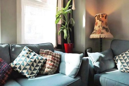 3 bedroom flat to rent - Photo 2