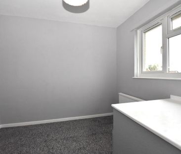 3 bedroom semi-detached bungalow to rent - Photo 5