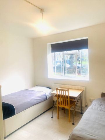 Room in a Shared Flat, Kington House, NW6 - Photo 3