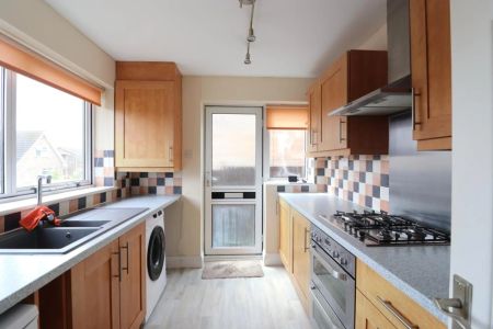 Get ready! 2/3 Bedroom bungalow in a popular spot just off Sands Lane in Oulton Broad, Detached with gardens, garage & Driveway REQUEST YOUR VIDEO TOUR TODAY! - Photo 2