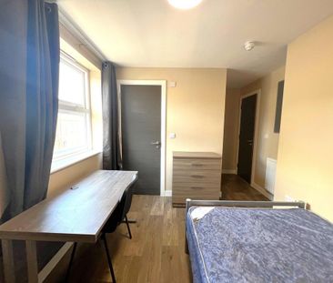 6 bedroom flat to rent - Photo 4