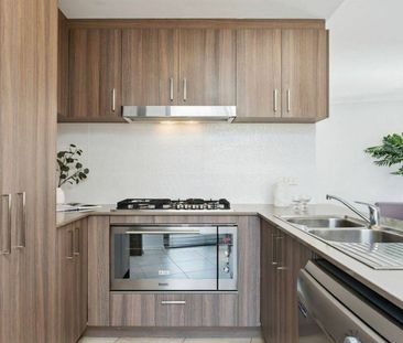 Stylish Rear Villa Offering Comfort and Convenience - Photo 1