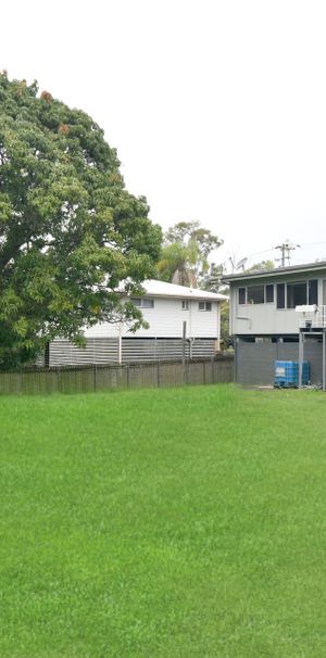 MOVE-IN READY HOME IN SOUTH GLADSTONE - Photo 2