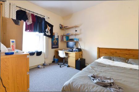 3 bedroom terraced house to rent - Photo 2