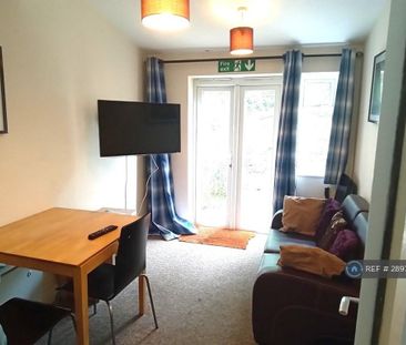 1 bedroom in a house share to rent - Photo 3