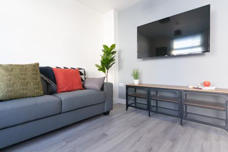 Stansted #23 - Photo 2