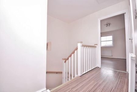 4 bedroom semi-detached house to rent - Photo 2