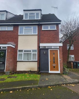 1 bedroom in a flat share to rent - Photo 1