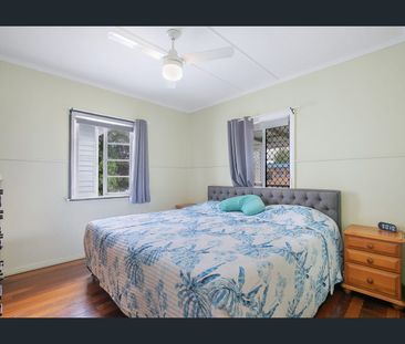 Beautiful highset home - Walking distance to the ocean - Photo 4