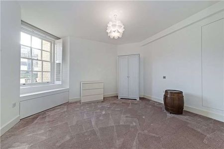 A stylish and contemporary 3 bed apartment in the heart of Marylebone. - Photo 3