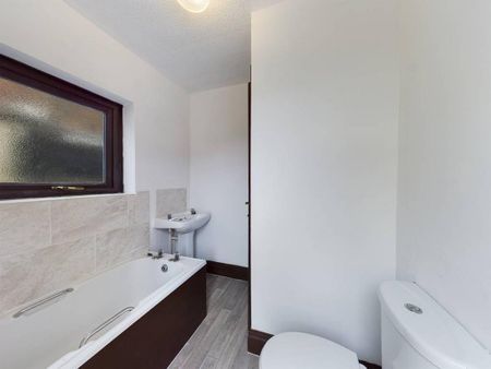 1 bedroom ground floor flat to rent - Photo 4
