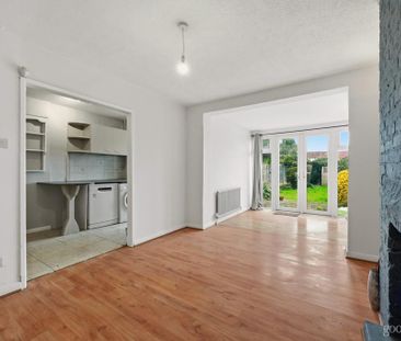 3 bedroom end of terrace house to rent - Photo 2