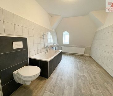 Frisch saniert – Moderne 3-Raum-Dachgeschosswohnung in Aue zu vermieten - Photo 1