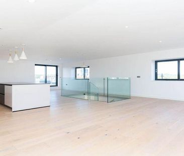 2 bedroom penthouse to rent - Photo 2