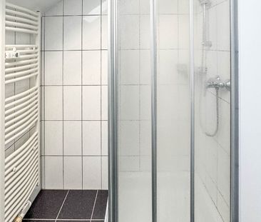 Klein, fein, renoviert: Dachgeschosswohnung mit Stellplatz in Refrath - Photo 3