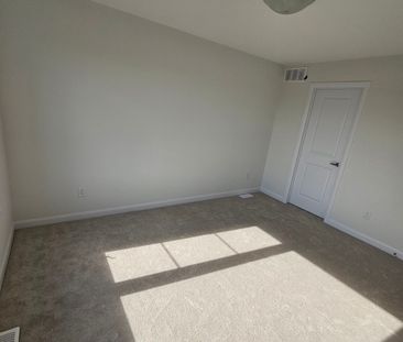 For Lease - 340 Raheen Court, Barrhaven, Ontario - Photo 4