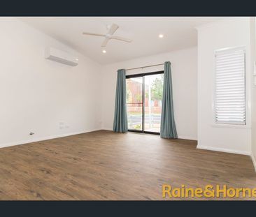 Spacious Unit In South - Photo 1