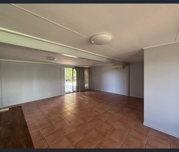 Large Home Ooralea - Photo 3