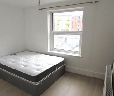 3 bedroom flat to rent - Photo 6