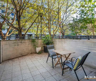 Fully Furnished One Bedroom Apartment In Prime Location - Photo 4