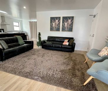 Beautifully presented studio in Temple View - Photo 1