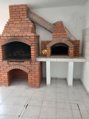 Casa de inchiriat ideala pentru cazarea muncitorilor - Fotografie 1