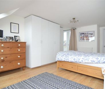 4 bedroom house in London - Photo 1