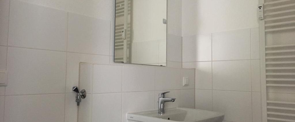 Moderne Wohnung mit Aufzug und Einbauküche - Foto 1