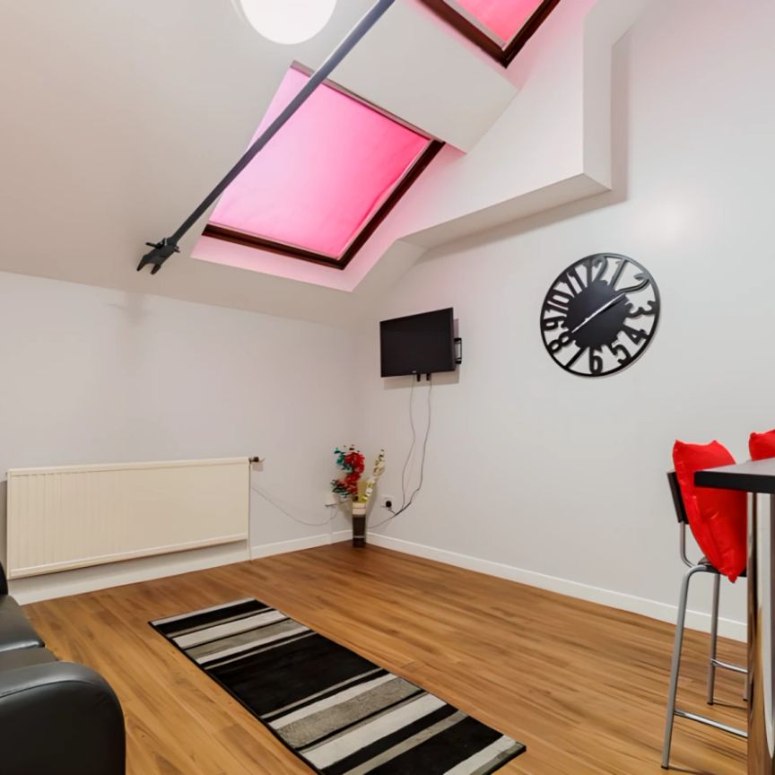 1 Bed Flat - Photo 1