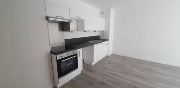 Location Appartement 3 pièces 63m² LILLE 59000 - Photo 2