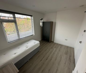 Studio Flat, Edgehill Road, CR4 - Photo 4