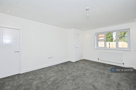 3 bedroom semi-detached house to rent - Photo 3