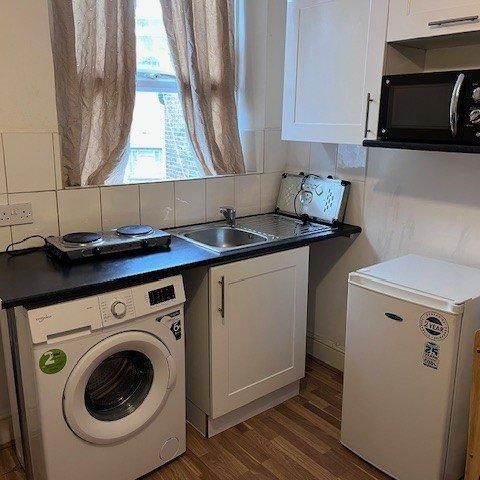 Studio to rent - Photo 1