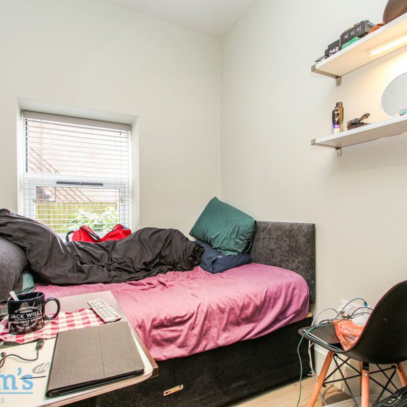 3 bed Apartment for Rent - Photo 1