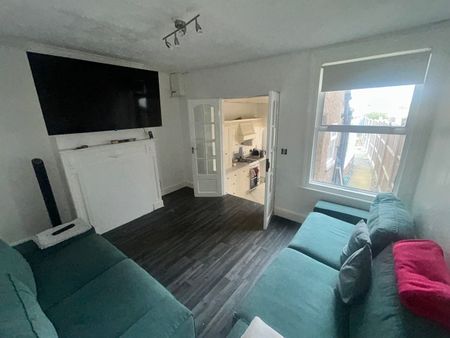 Room in a Shared House, Mayo Road, CR0 - Photo 5