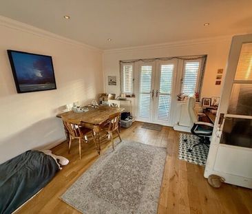 Lassell Court, Maidenhead - Photo 2