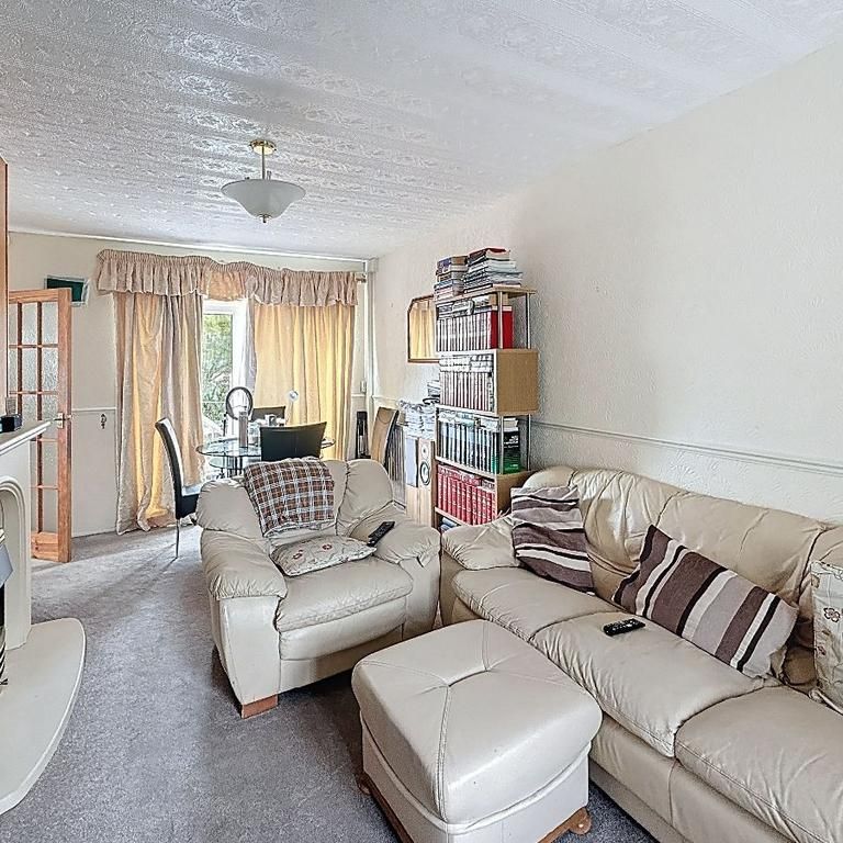 3 bedroom semi-detached house to rent - Photo 1