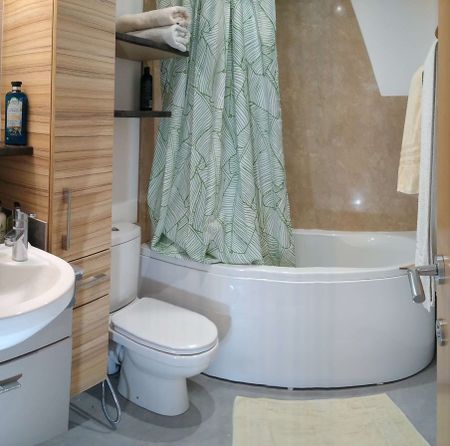 Quality Renovated House Share by sea for Career Climbers Upstr Guest - Photo 3