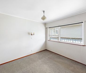 Convenient 2-Bedroom Front Unit in New Windsor - Photo 3