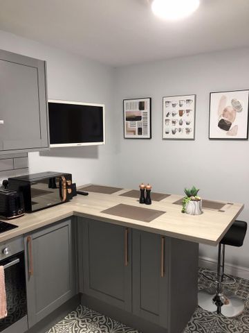 1 bedroom in a house share to rent - Photo 3