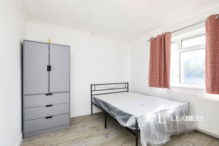 1 bedroom in a house share to rent - Photo 2